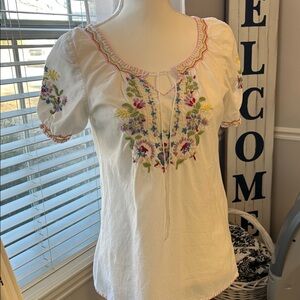 Embroidered White Floral Women's Top-100% Cotton made in India